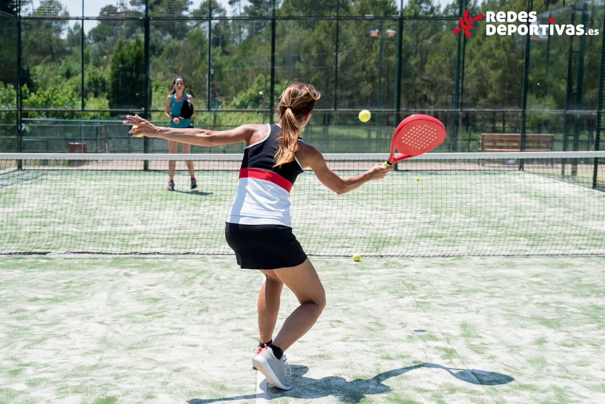 Entrenamiento de pádel femenino